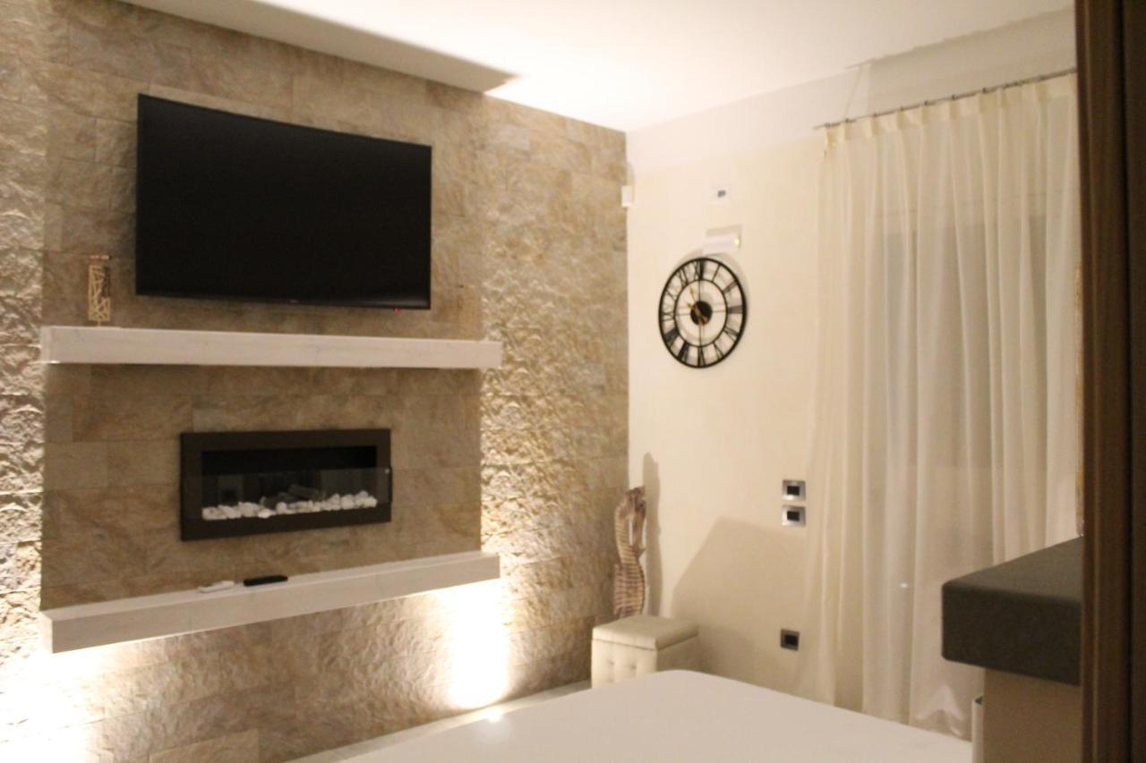 Villa Martina Luxury Rooms 代森扎诺-德尔加达 外观 照片