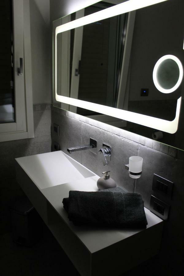 Villa Martina Luxury Rooms 代森扎诺-德尔加达 外观 照片
