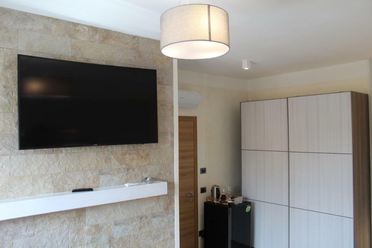 Villa Martina Luxury Rooms 代森扎诺-德尔加达 外观 照片